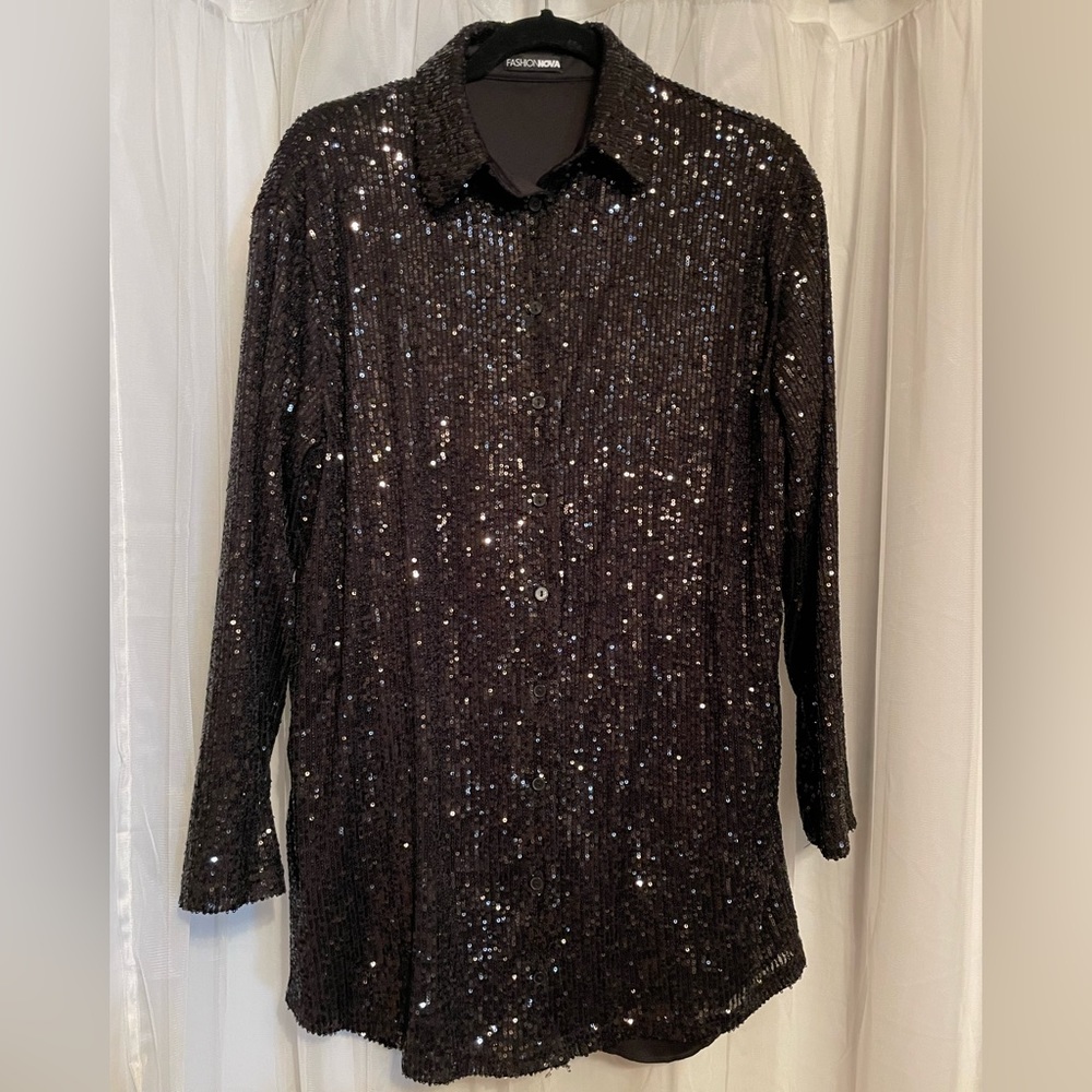 Black Sequin long sleeve button up shirt. 🖤